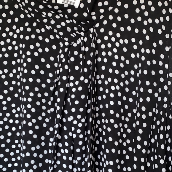 #T269-NWT Torrid Georgette Black and White Polka Dot Tie Blouse-3X - Picture 8 of 11